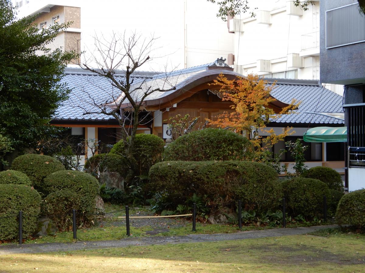 岡崎神社・斎館